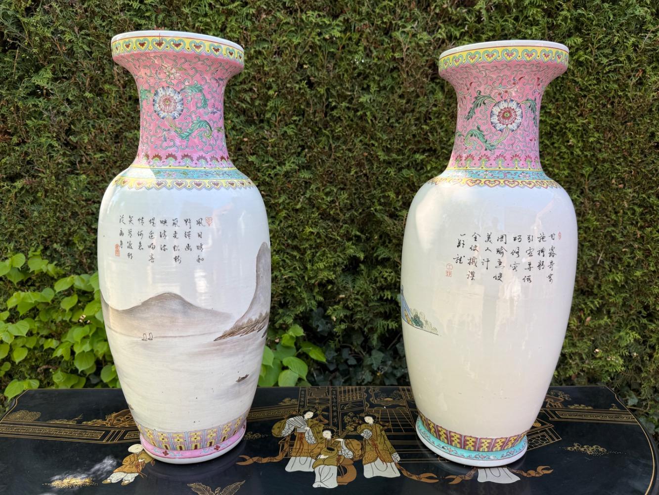 Pair of vases 